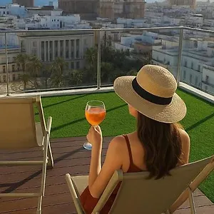 https://skyline-penthouse-with-terrace-of-50-m2-and-stunning-views.hotelsincadiz.net